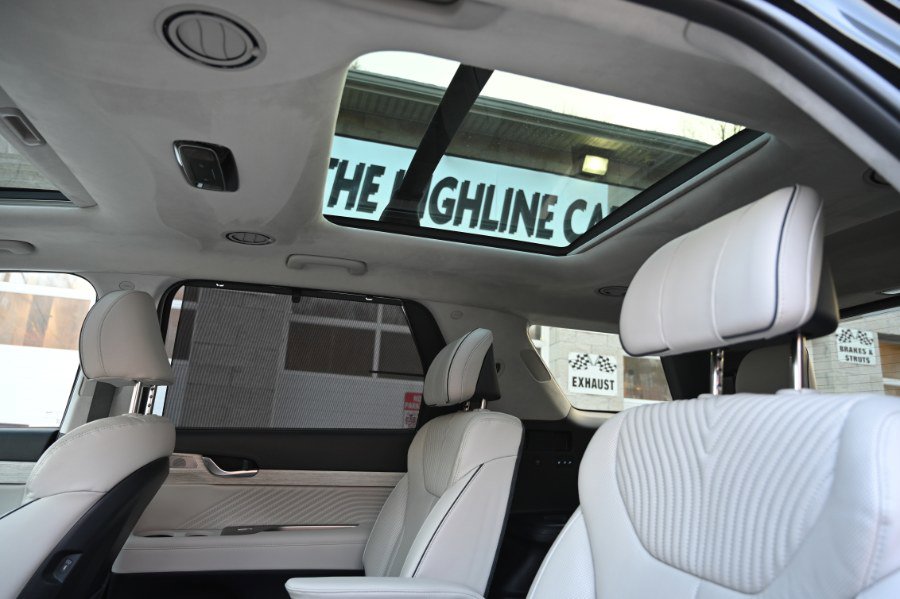 Used 2023 Hyundai Palisade Calligraphy image 21