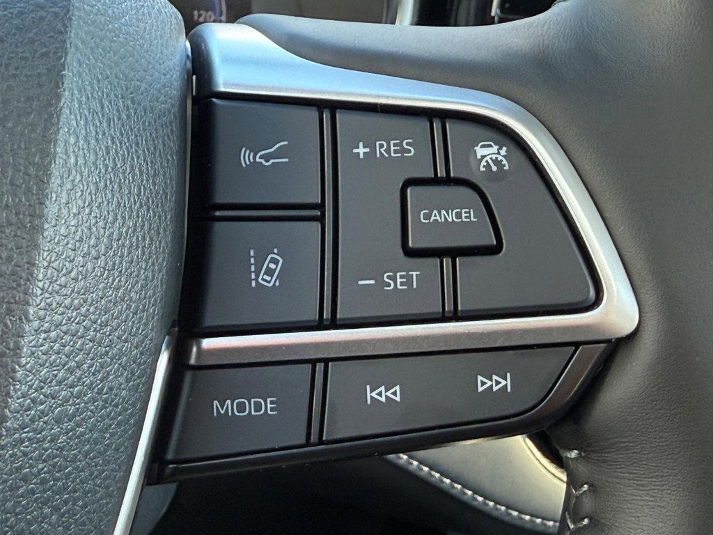 Used 2023 Toyota Highlander Platinum image 19