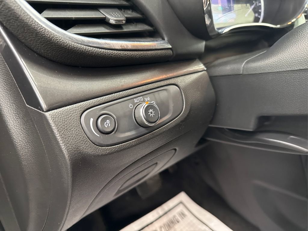 Used 2020 Buick Encore Preferred image 32