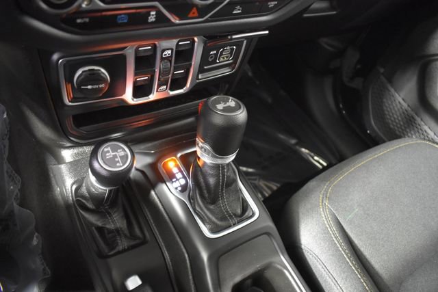 Used 2025 Jeep Wrangler Unlimited Sahara AWD/4WD image 25