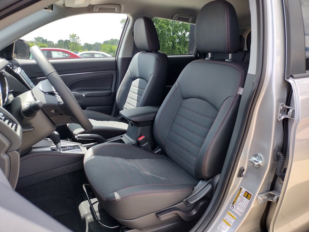 New 2025 Mitsubishi Outlander Sport SE image 2