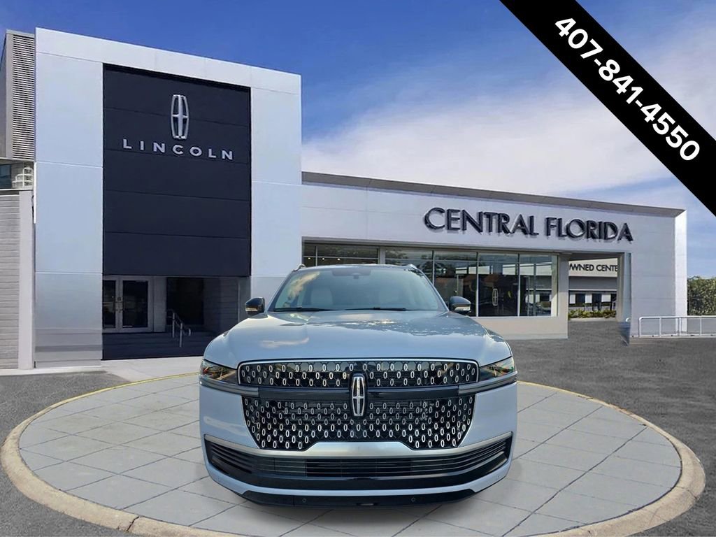 New 2026 Lincoln Navigator Premiere AWD/4WD image 2