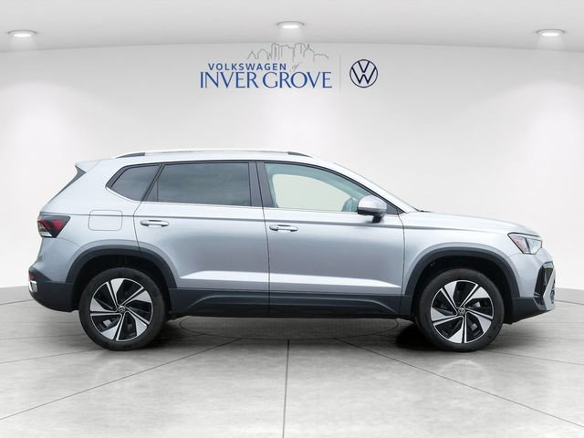 Certified 2025 Volkswagen Taos SE AWD/4WD image 8