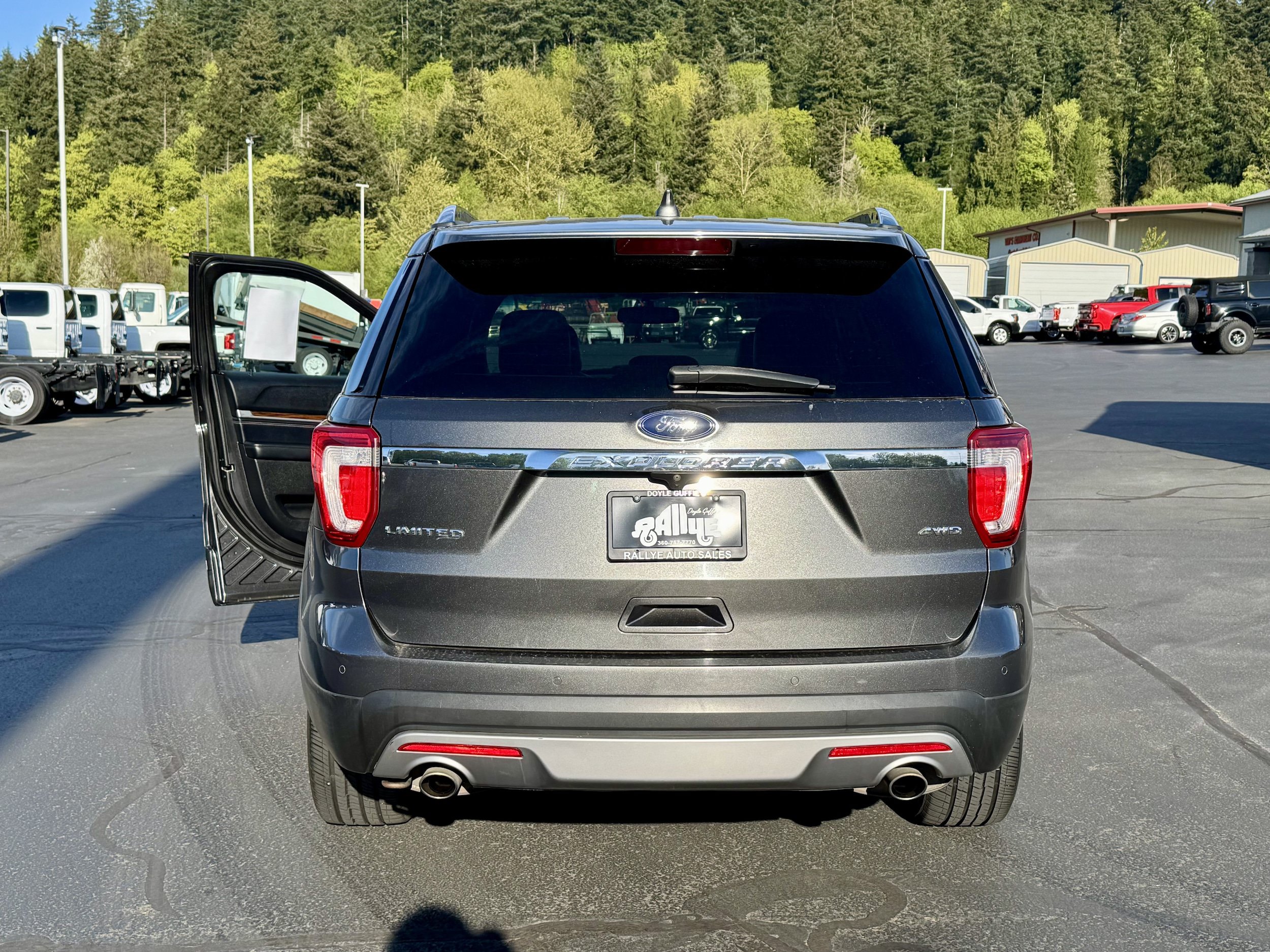 Used 2017 Ford Explorer Limited AWD/4WD image 5