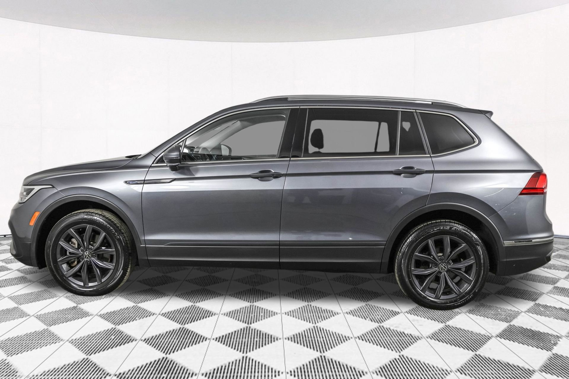 Used 2023 Volkswagen Tiguan SE image 19