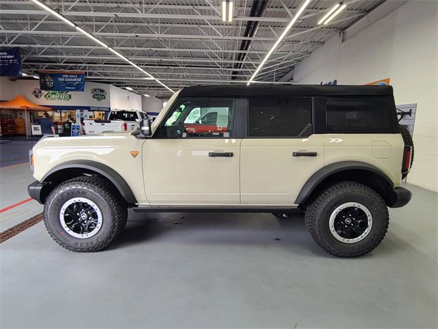 New 2025 Ford Bronco Badlands image 8