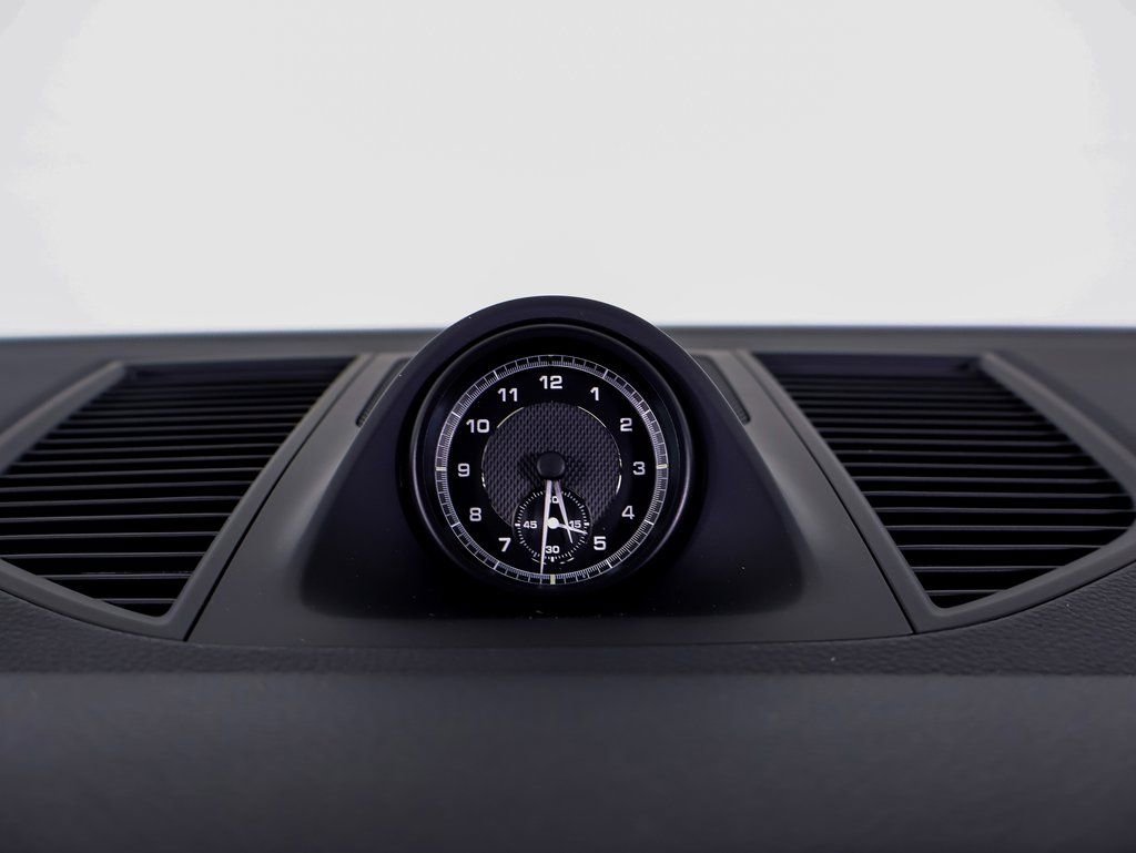 Certified 2025 Porsche Macan image 16