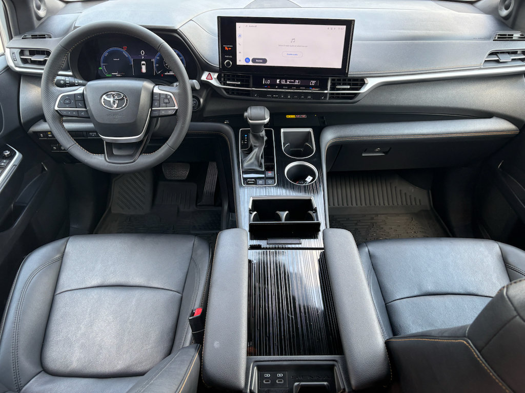 Used 2025 Toyota Sienna XLE Woodland Edition AWD/4WD video 2