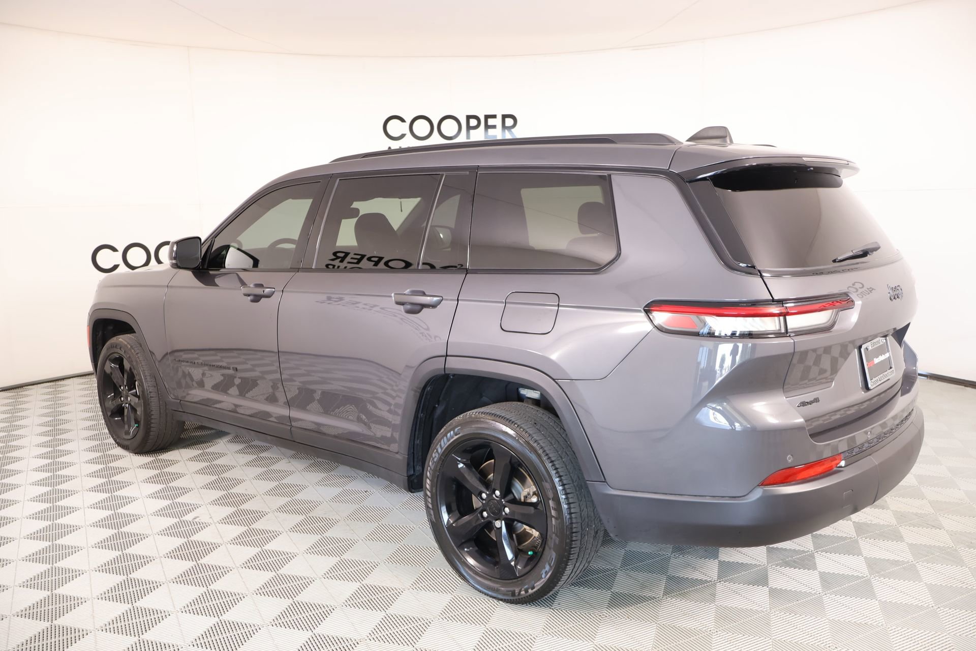 Used 2024 Jeep Grand Cherokee L Laredo AWD/4WD image 22