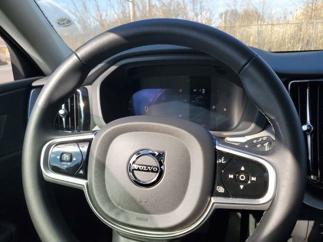 Used 2025 Volvo XC60 B5 Plus image 11