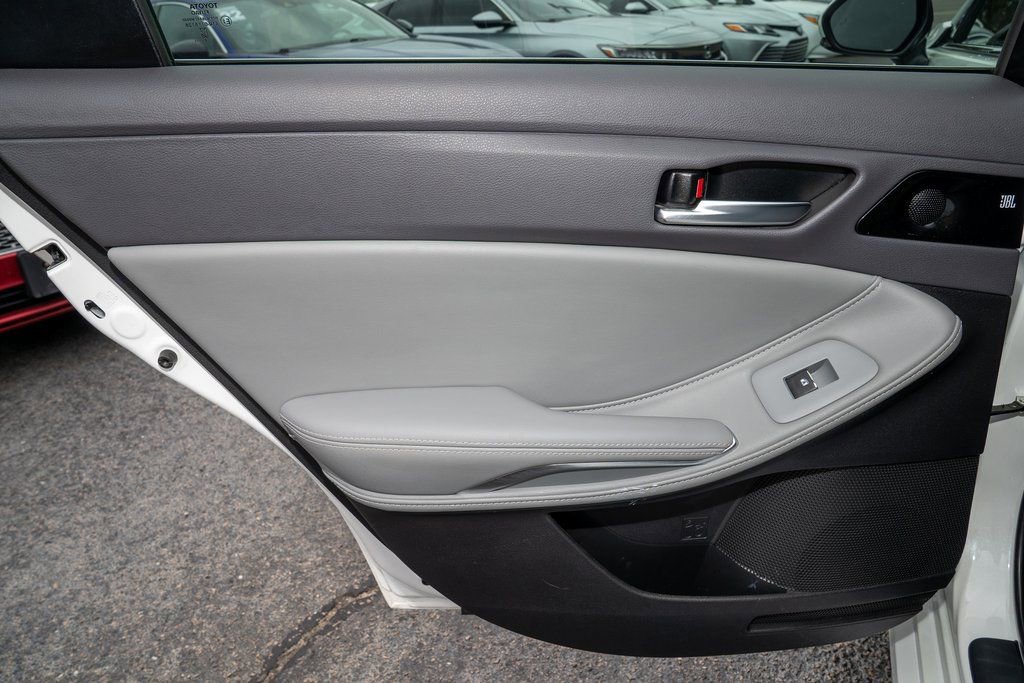 Certified 2021 Toyota Avalon XLE w/ Moonroof Package image 10