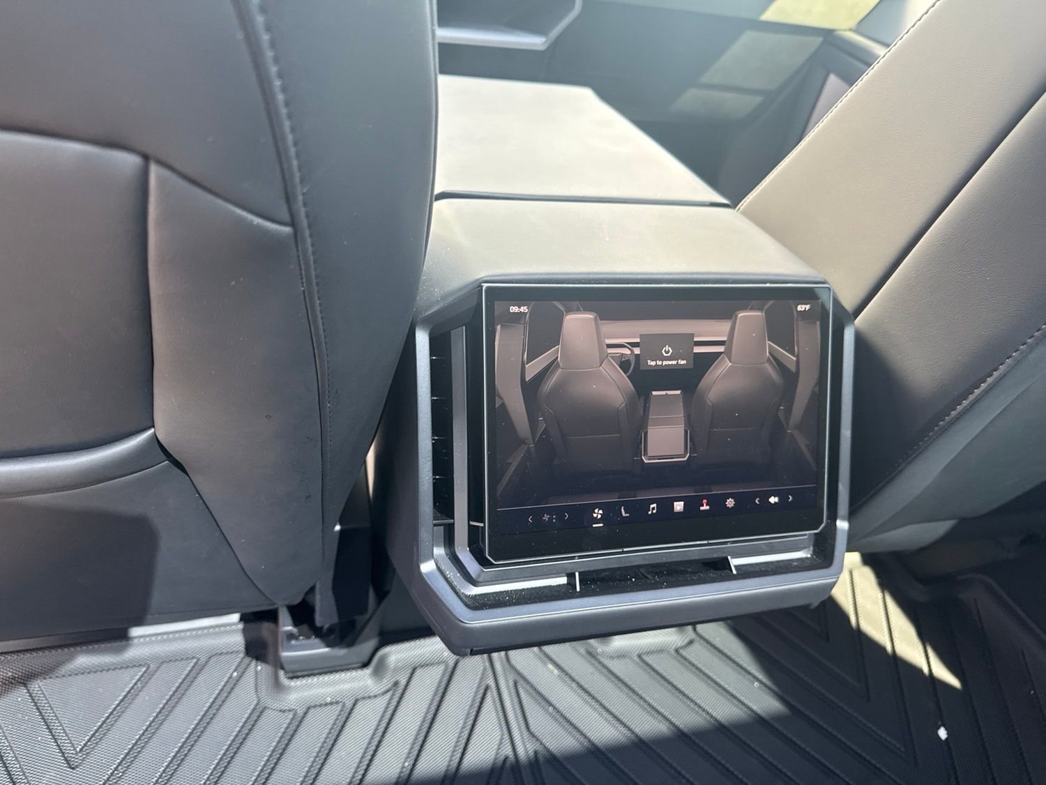 Used 2024 Tesla Cybertruck AWD Crew Cab image 11