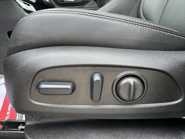 Used 2024 GMC Terrain SLT image 12