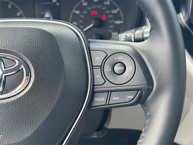 Used 2025 Toyota Corolla Cross LE image 14