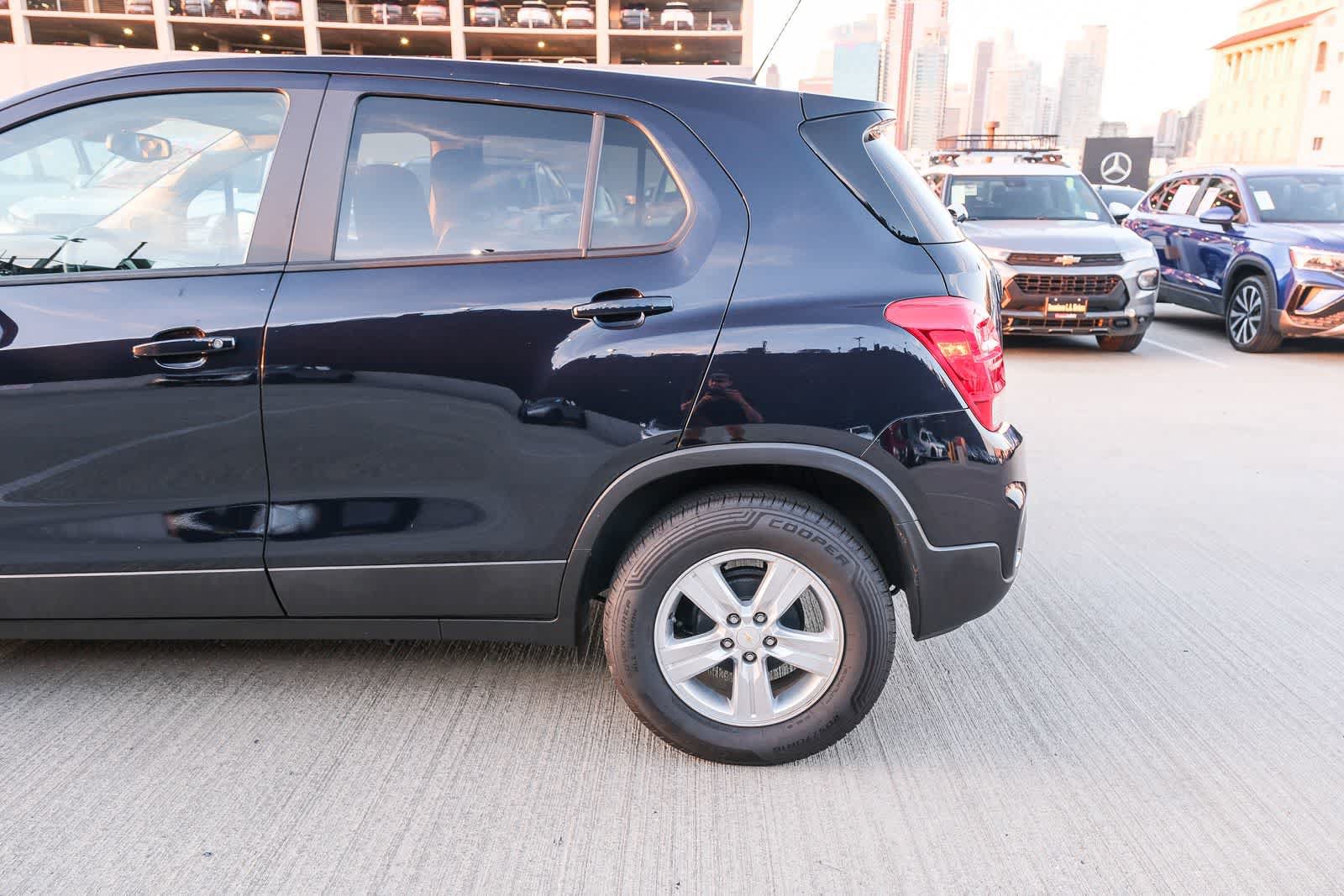 Used 2022 Chevrolet Trax LS w/ Tint and Cruise Package FWD image 8
