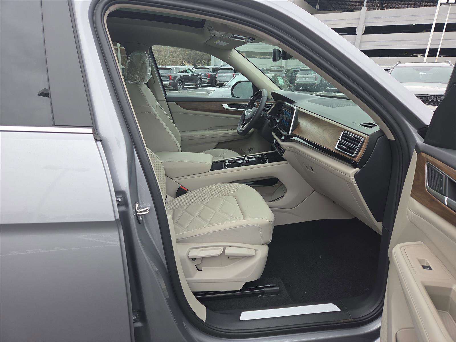 New 2026 Volkswagen Atlas SE image 28