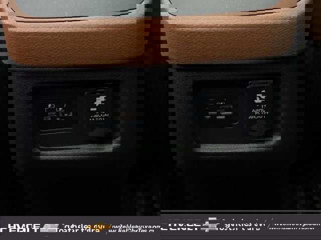 Used 2022 Nissan Pathfinder Platinum w/ Cargo Package FWD image 38