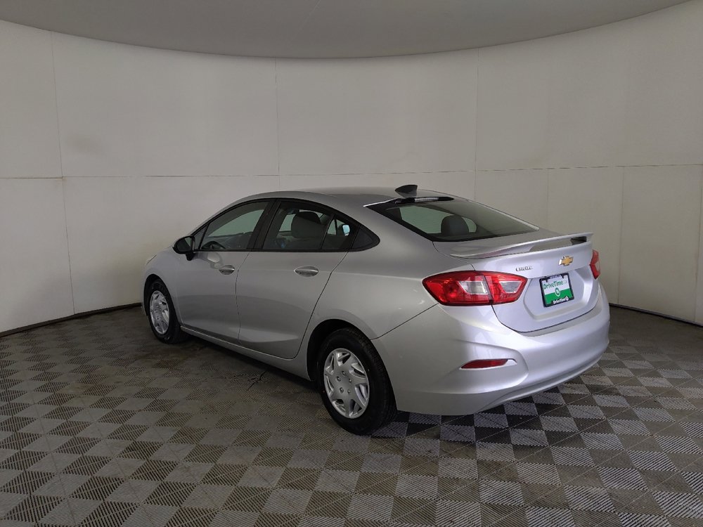 Used 2018 Chevrolet Cruze LS image 3