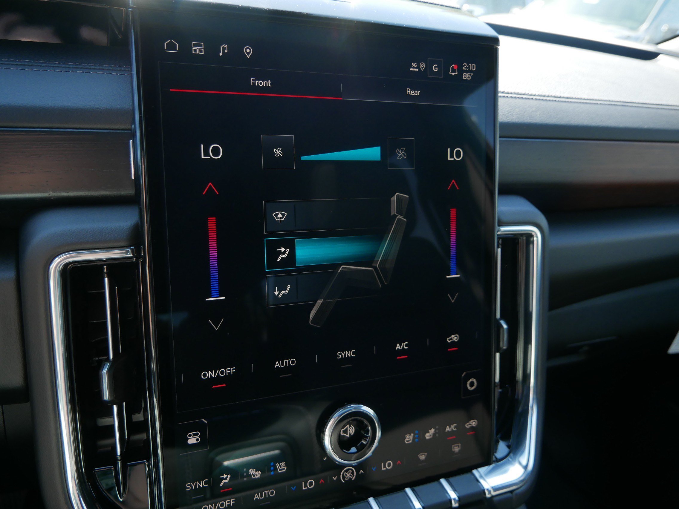 New 2026 GMC Yukon XL Denali w/ Denali Reserve Package AWD/4WD image 8