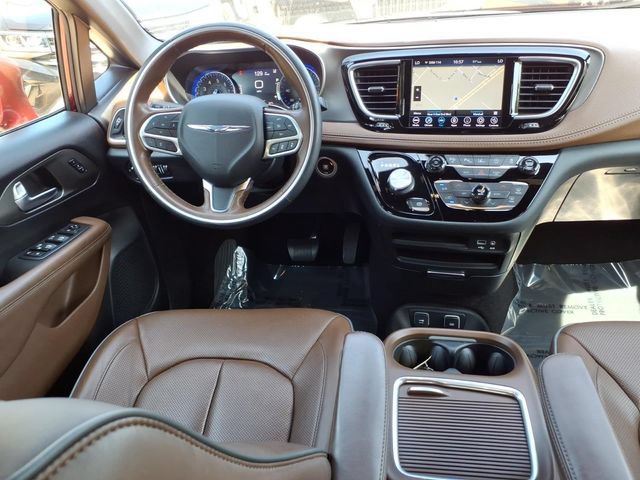 Used 2020 Chrysler Pacifica Limited w/ Advanced Safetytec Group FWD image 5