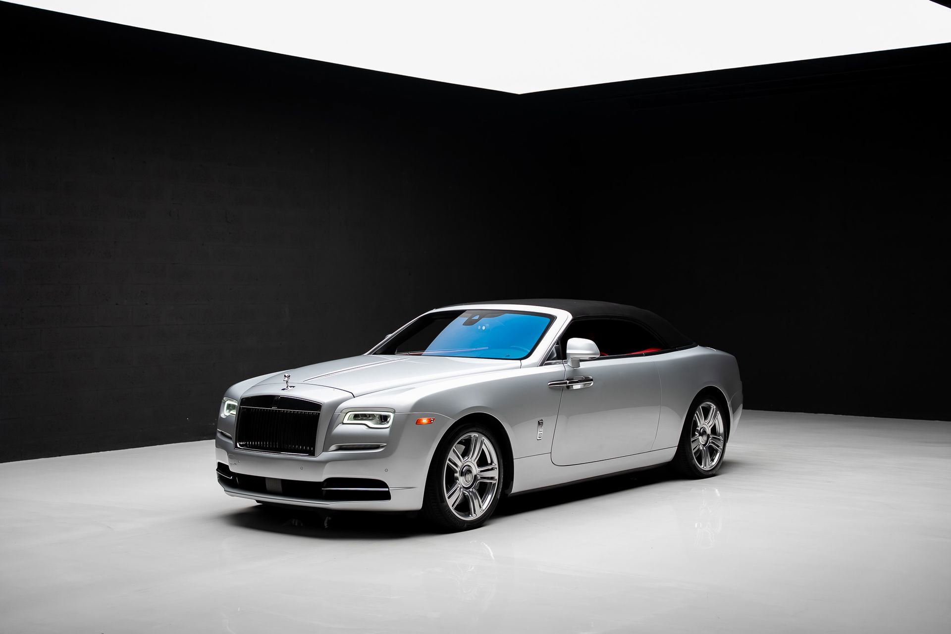 Used 2017 Rolls-Royce Dawn RWD image 4