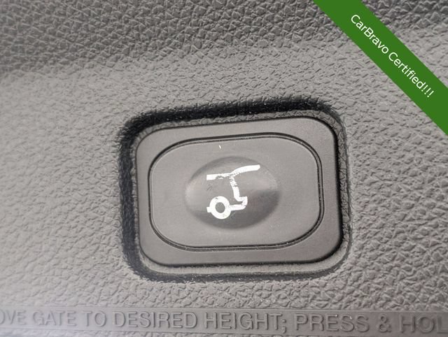 Used 2017 Ford Explorer XLT w/ Equipment Group 202A AWD/4WD image 32