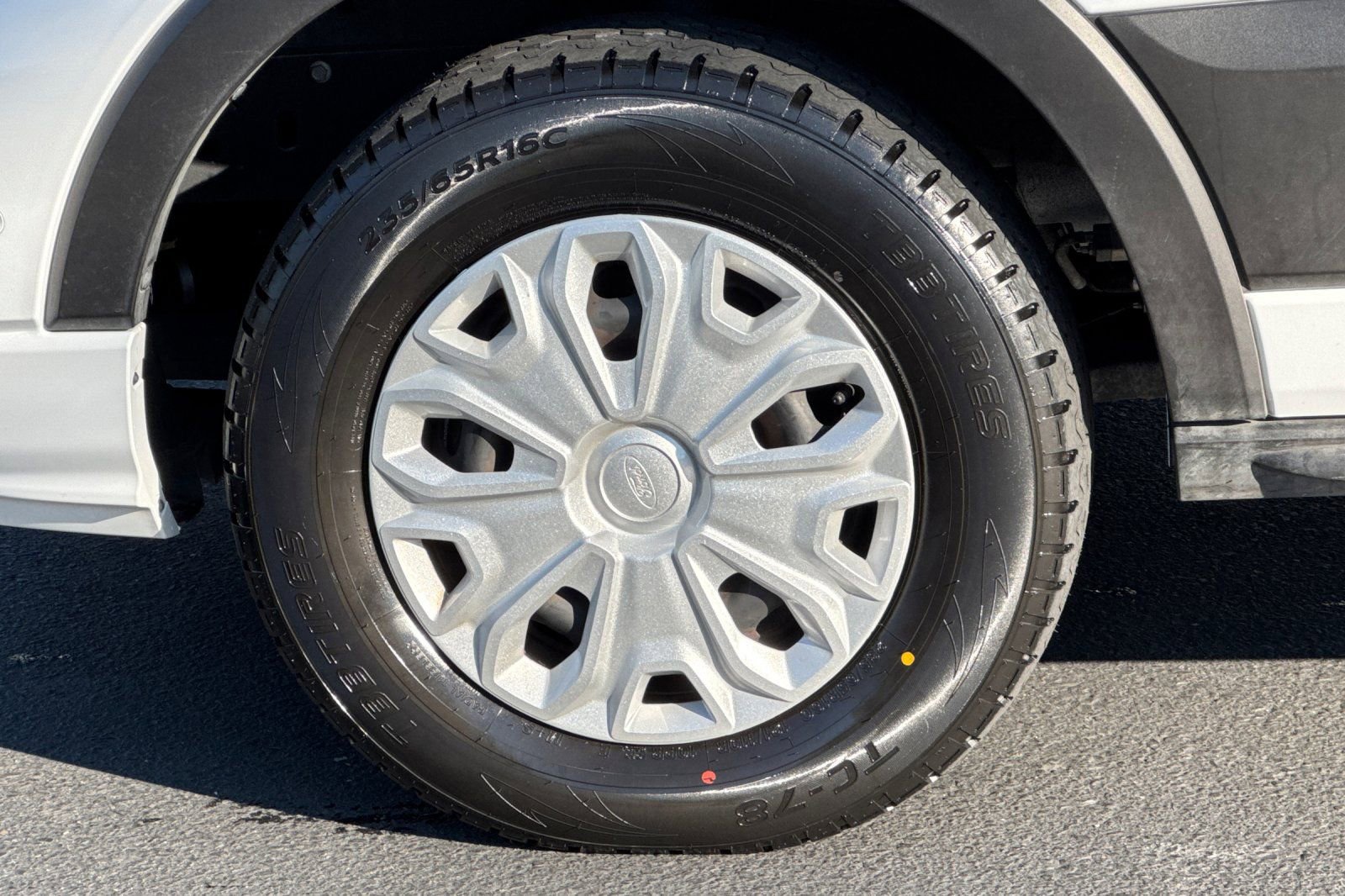 Used 2023 Ford Transit 350 XLT image 31