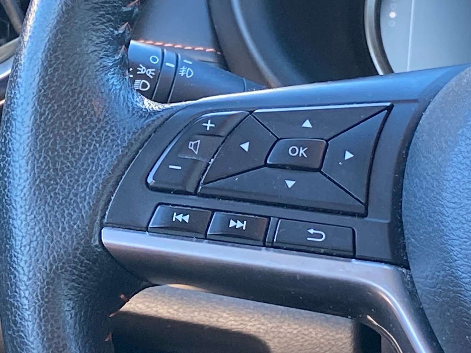 Used 2019 Nissan Kicks SR w/ Exterior Electronics Package FWD image 6