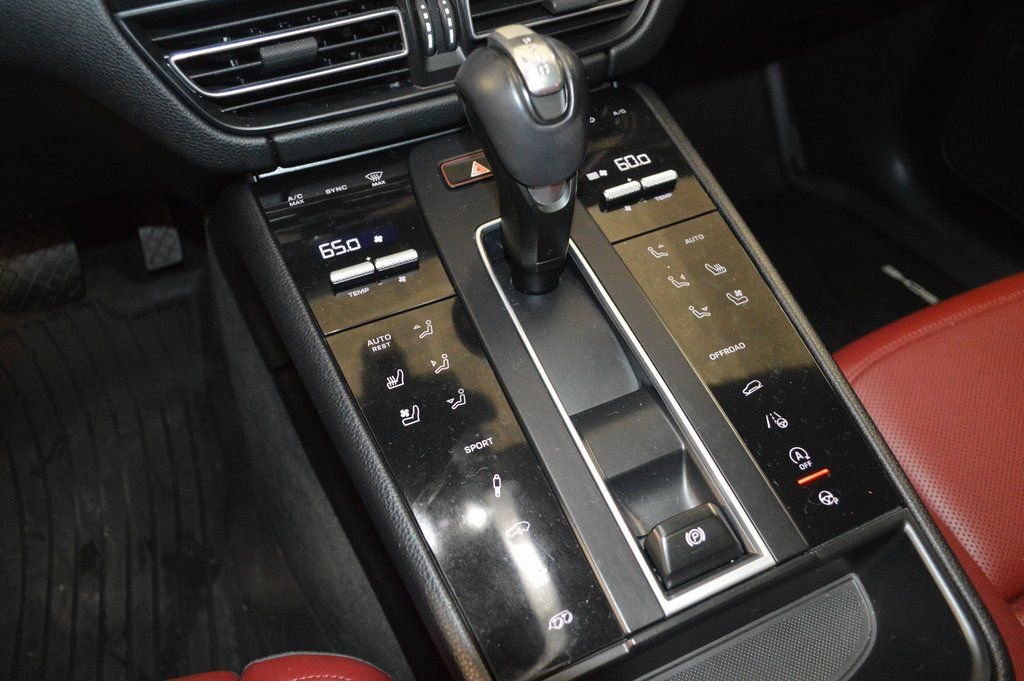 Certified 2023 Porsche Macan GTS AWD/4WD image 32