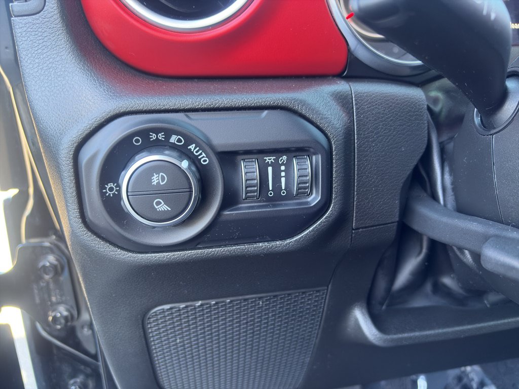 Used 2022 Jeep Gladiator Rubicon w/ LED Lighting Group AWD/4WD image 10