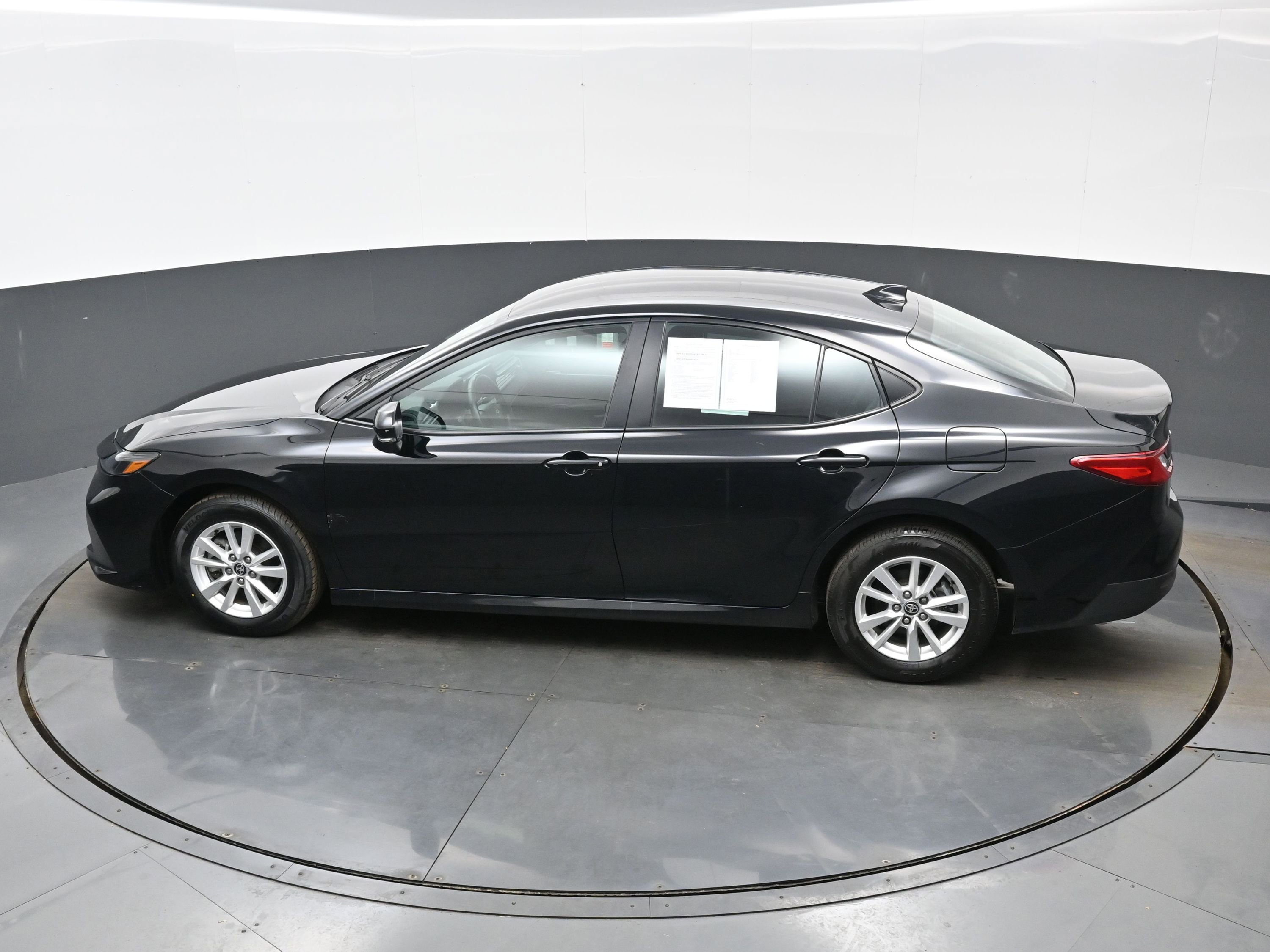 Used 2025 Toyota Camry LE w/ Convenience Package image 37