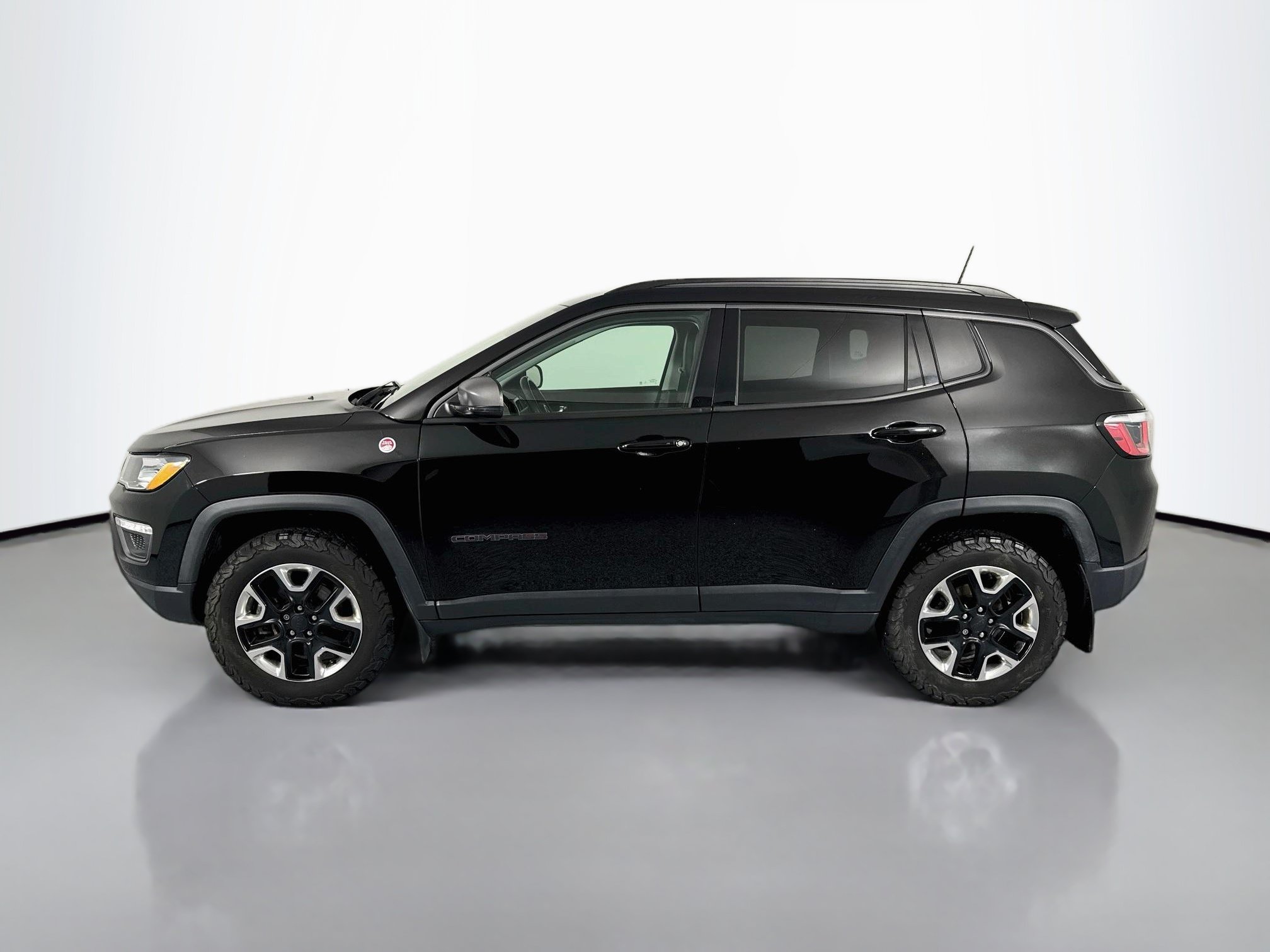 Used 2018 Jeep Compass Trailhawk w/ Leather Interior Group AWD/4WD image 8