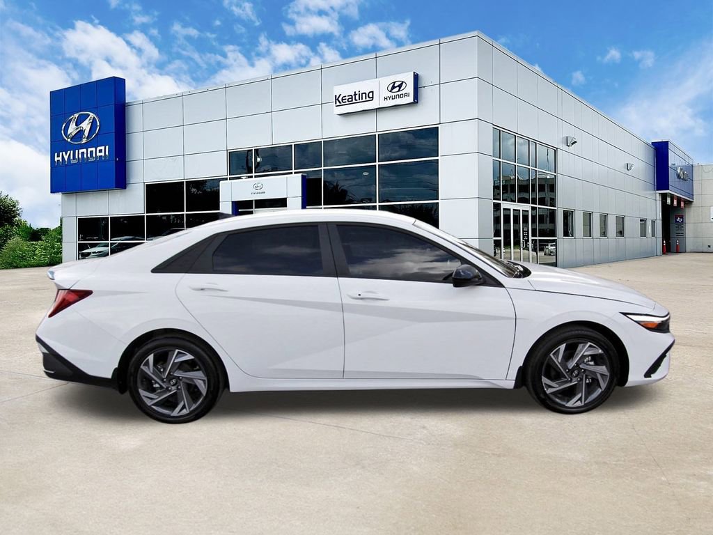Certified 2025 Hyundai Elantra SEL image 4