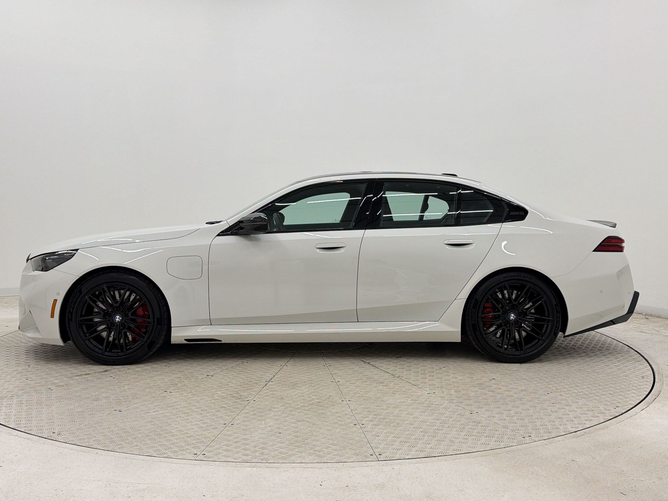 Certified 2025 BMW M5 w/ Carbon Package AWD/4WD image 2