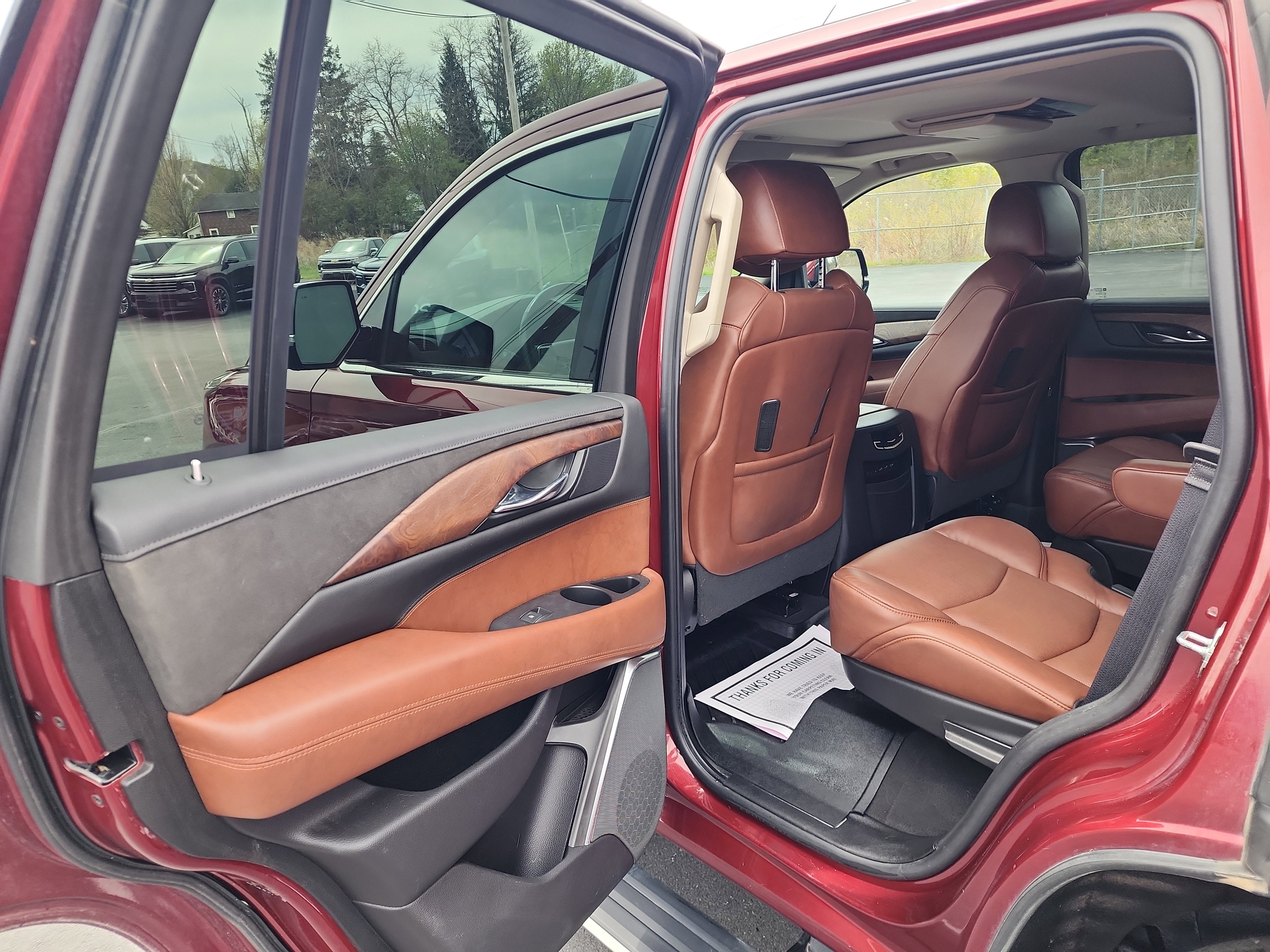 Certified 2020 Cadillac Escalade Premium Luxury w/ LPO, Radiant Package AWD/4WD image 27