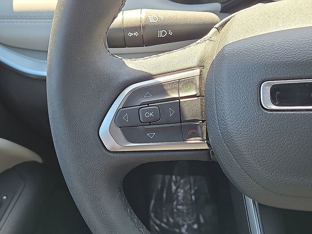 Used 2025 Jeep Compass Limited image 19