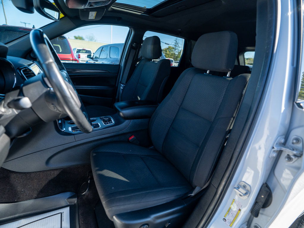 Used 2019 Jeep Grand Cherokee Laredo AWD/4WD image 25