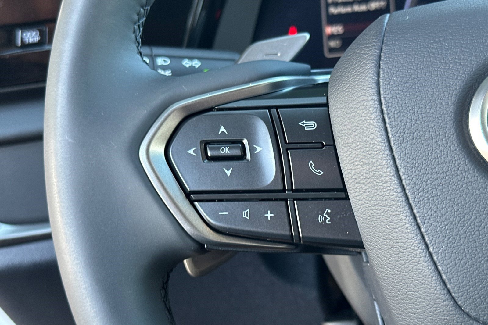 Certified 2025 Lexus RZ 300e w/ Accessory Package (2T) image 30