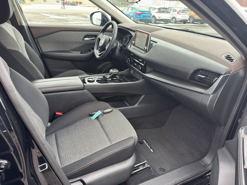 Used 2021 Nissan Rogue SV image 26