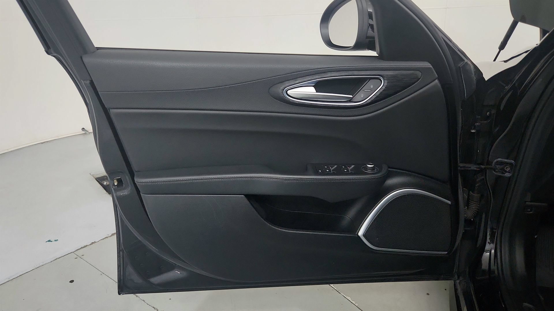 Used 2020 Alfa Romeo Giulia AWD w/ Cold Weather Package image 16