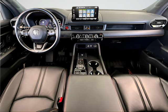 Used 2025 Honda Pilot TrailSport image 7