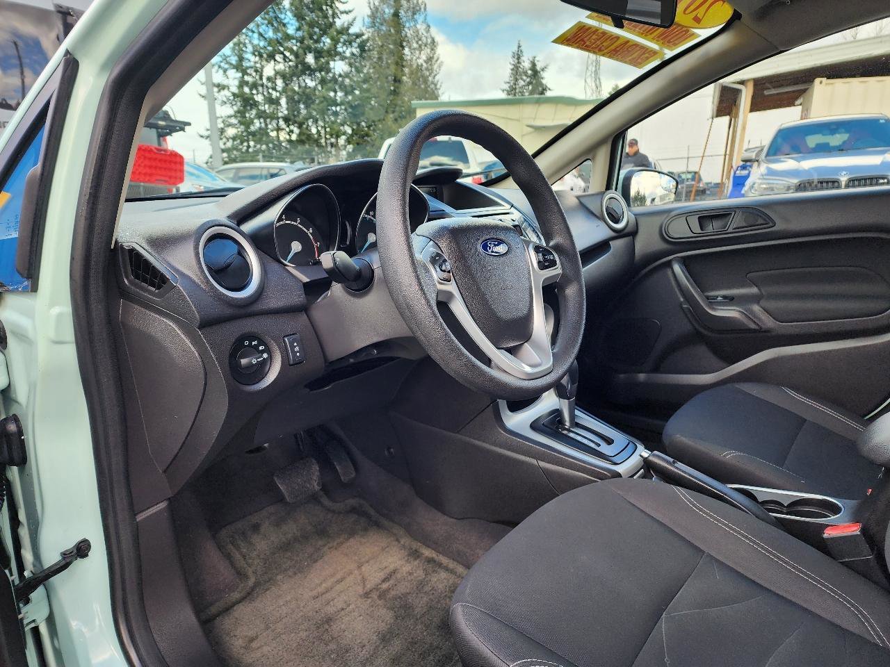 Used 2018 Ford Fiesta SE image 11