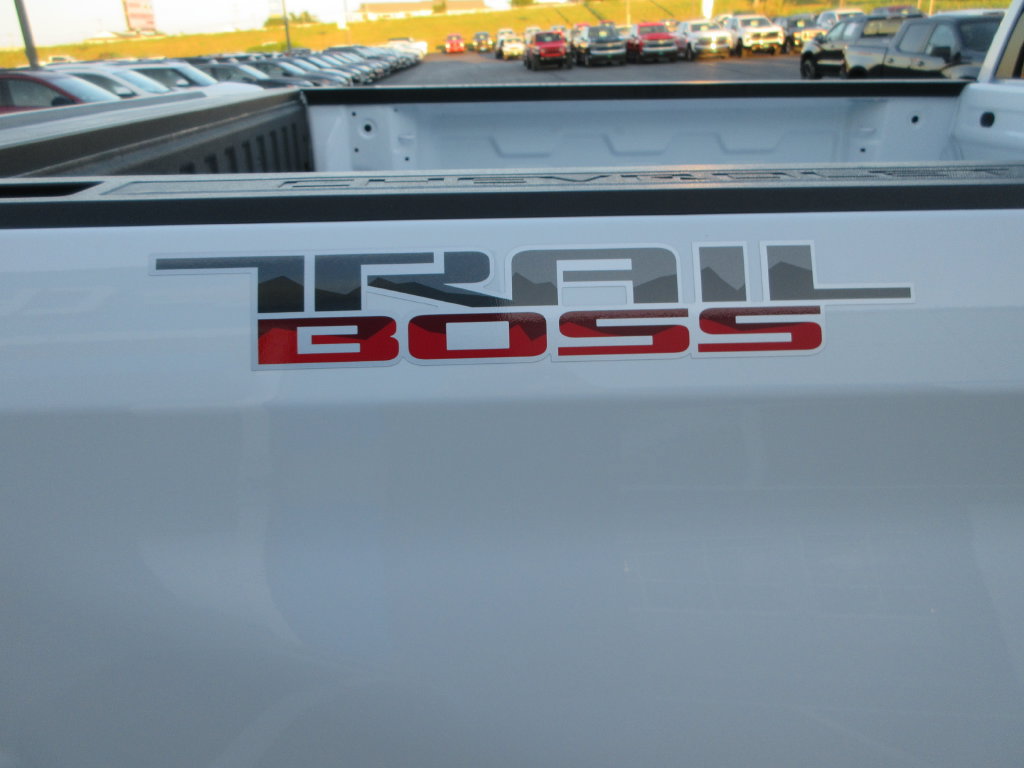 New 2026 Chevrolet Silverado 1500 Custom Trail Boss w/ LPO, Dark Essentials Package AWD/4WD image 12