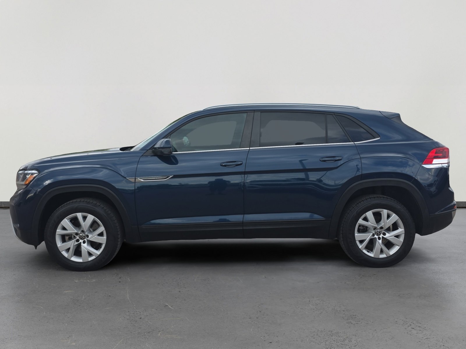 Used 2020 Volkswagen Atlas Cross Sport S FWD image 2