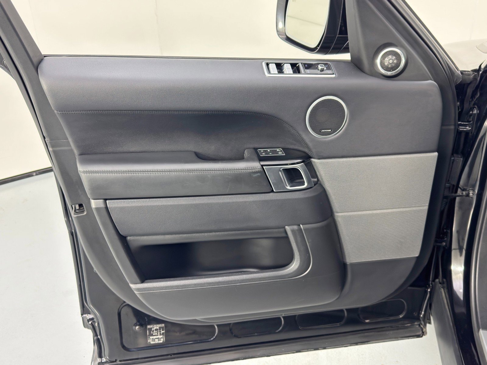 Used 2018 Land Rover Range Rover Sport HSE image 45