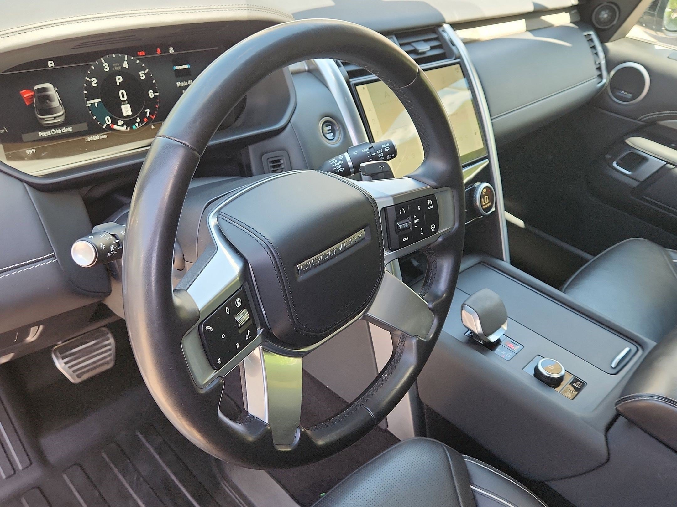 Used 2024 Land Rover Discovery Metropolitan Edition AWD/4WD image 4