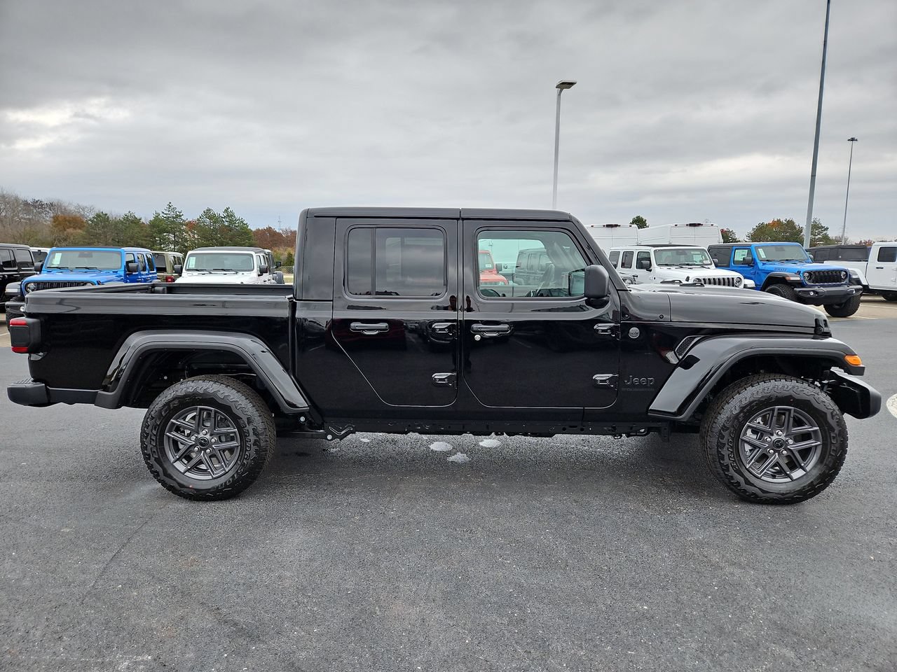 New 2026 Jeep Gladiator Sport AWD/4WD image 9