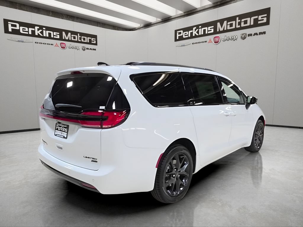 New 2027 Chrysler Pacifica Limited AWD/4WD image 5