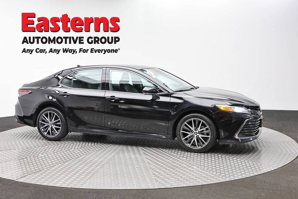 Used 2022 Toyota Camry XLE FWD image 4