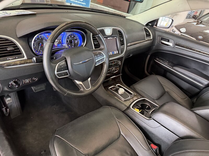 Used 2019 Chrysler 300 Limited RWD image 13
